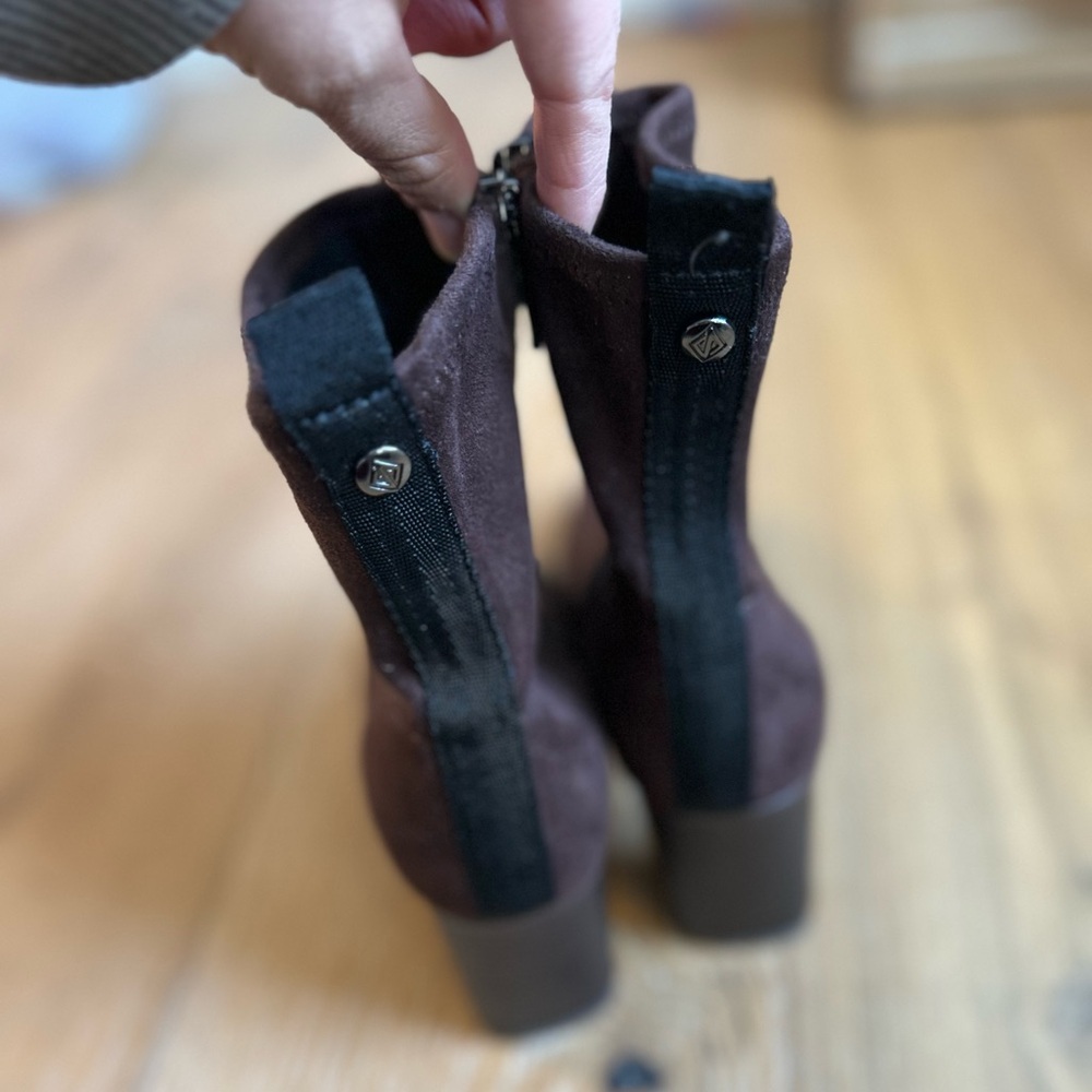 Donald J. Pliner Cattie Brown Bootie with block heel - Picture 9 of 10